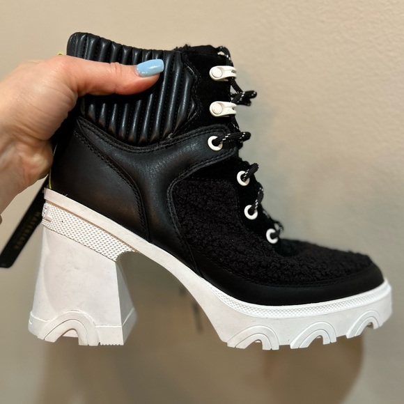 SOREL BREX HEEL LACE BOOTIE Black and White, size 8 - Picture 12 of 13